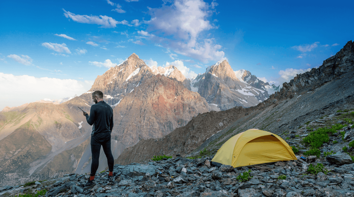 Buyer’s Guide To Best Satellite Phones for Backpacking | Insider Guide 2022 - GTC