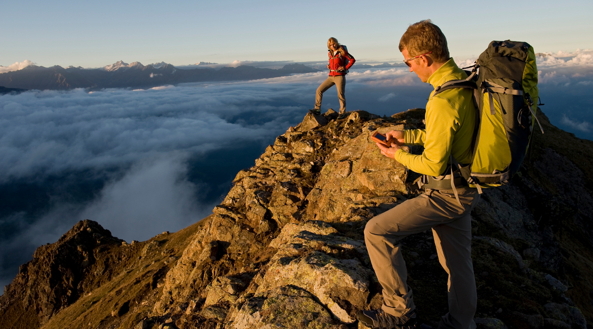 Garmin GPSMAP 66i: Your All-in-One Hiking Companion - Navigation, Tracking & Safety